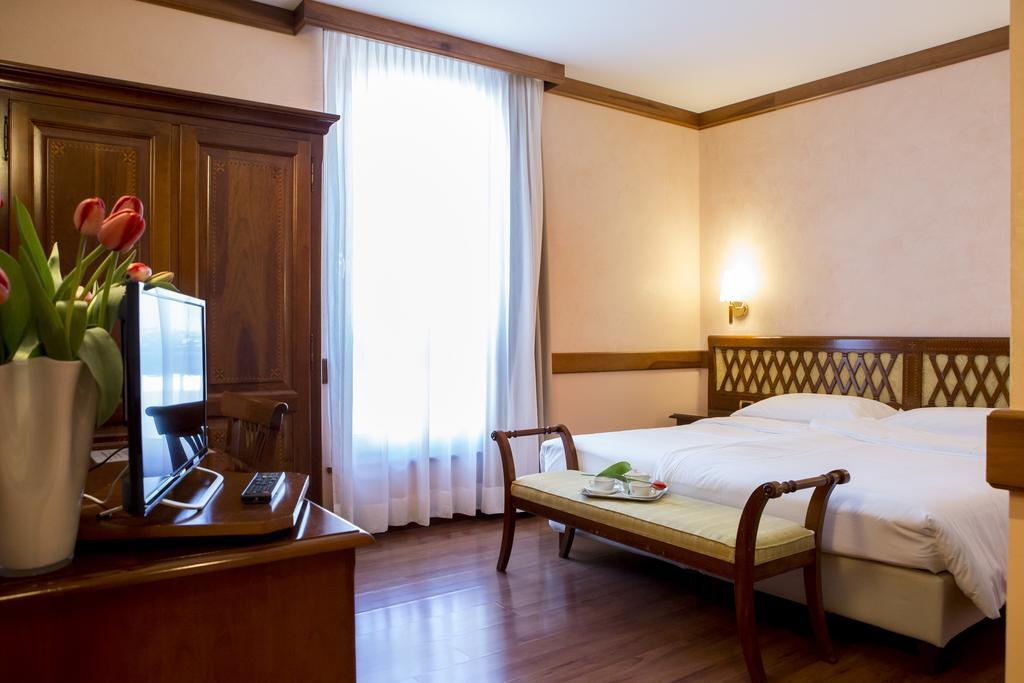 Hotel Villa Venezia Grado Bagian luar foto